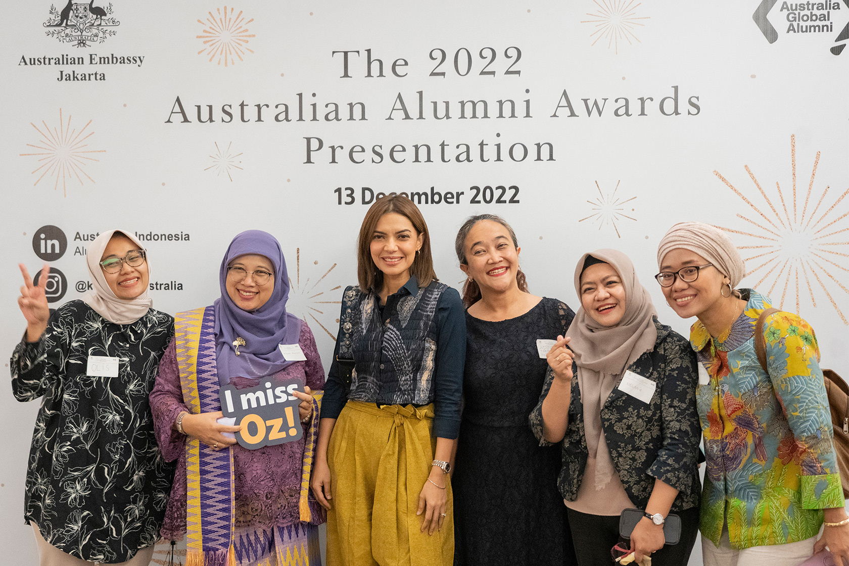 A group of alumni participated in the 2022 Australian Awards Awards Presentation