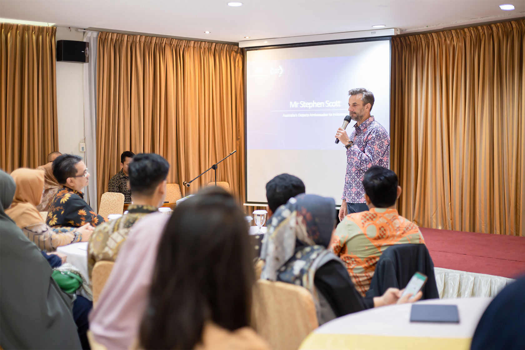 Australia's Deputy Ambassador extends a heartfelt welcome to a vibrant gathering of over 100 alumni, reigniting the flames of collaboration and friendship.