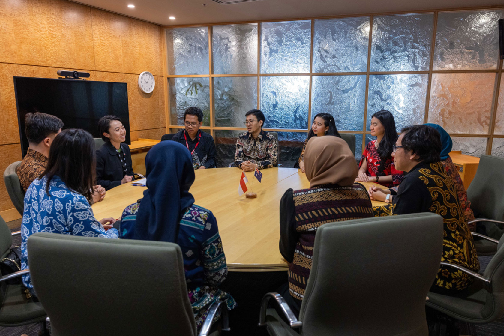 The scholars have a roundtable discussion with Ms Michelle Chan, DFAT’s Deputy Secretary for Southeast Asia and Global Partnerships.