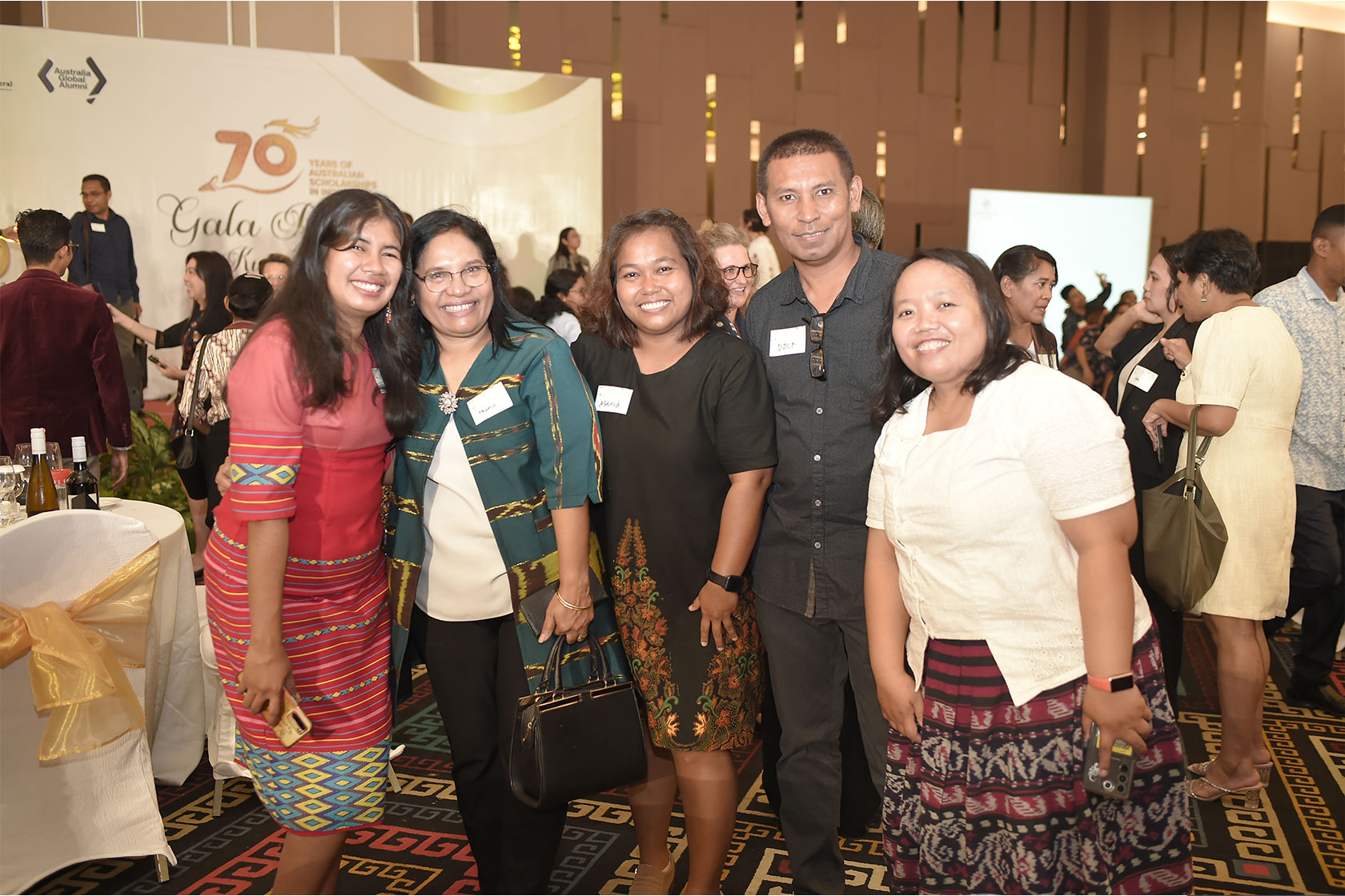 Ms Jo Stevens, Australia's Consul-General in Bali, NTB & NTT, shares a collective moment with distinguished Australian alumni during the vibrant Gala Dinner in Kupang. 