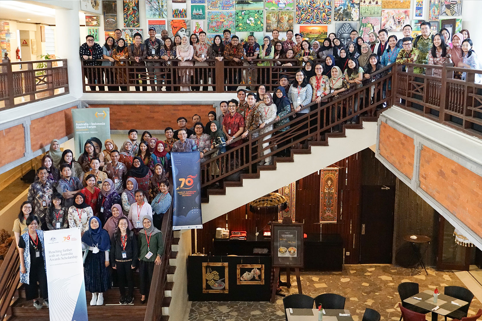 All scholars joins the group photo session during the Pre-Departure Briefing (PDB).