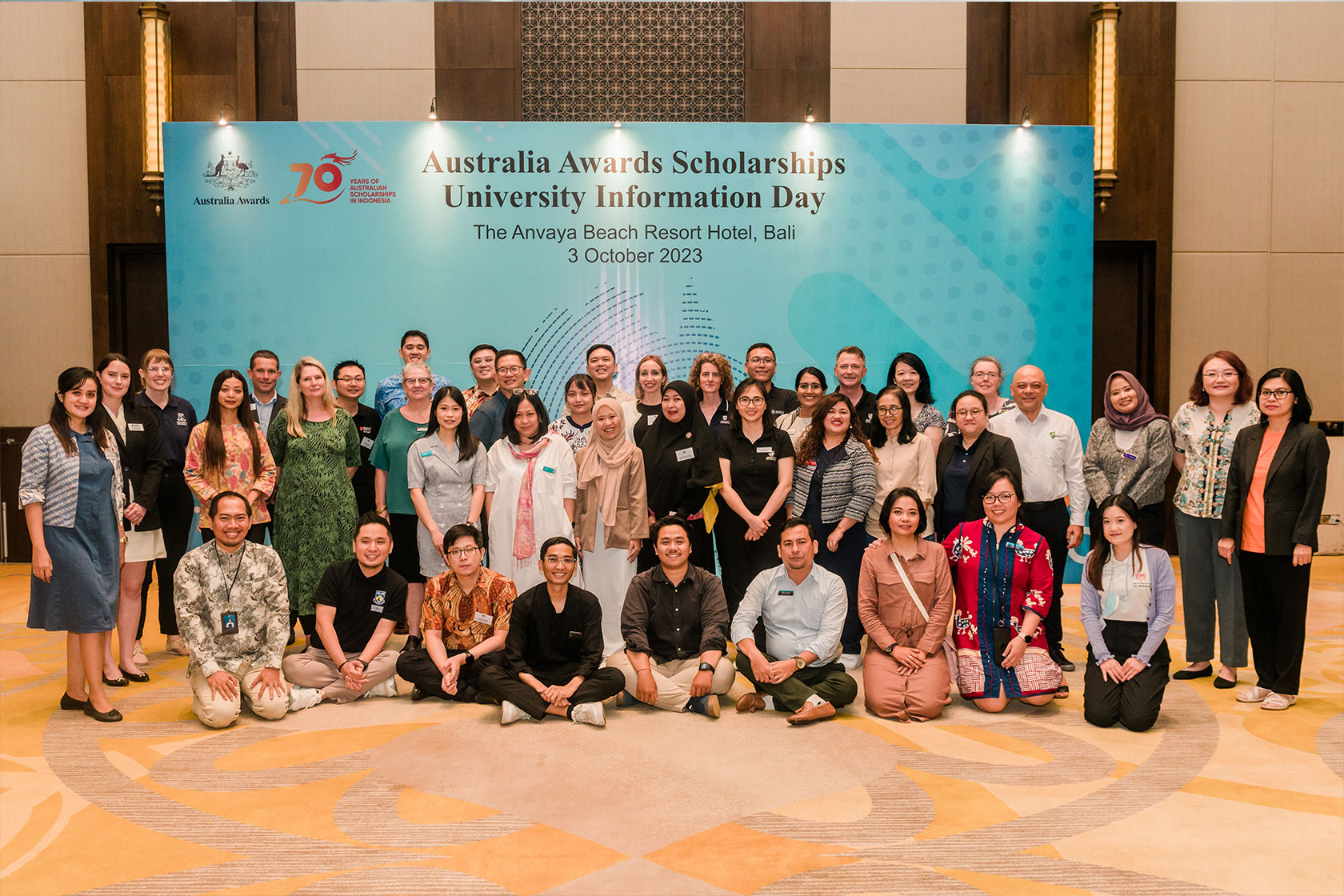 The committee and the university representatives take a group photo.