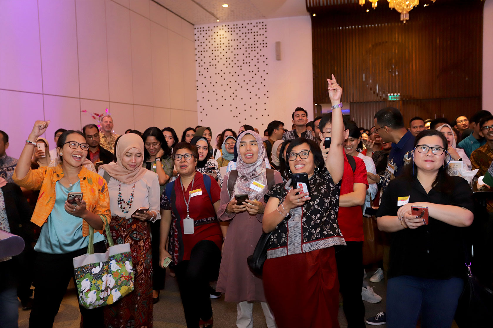 The dinner exudes a fun ambience as participants happily play games together