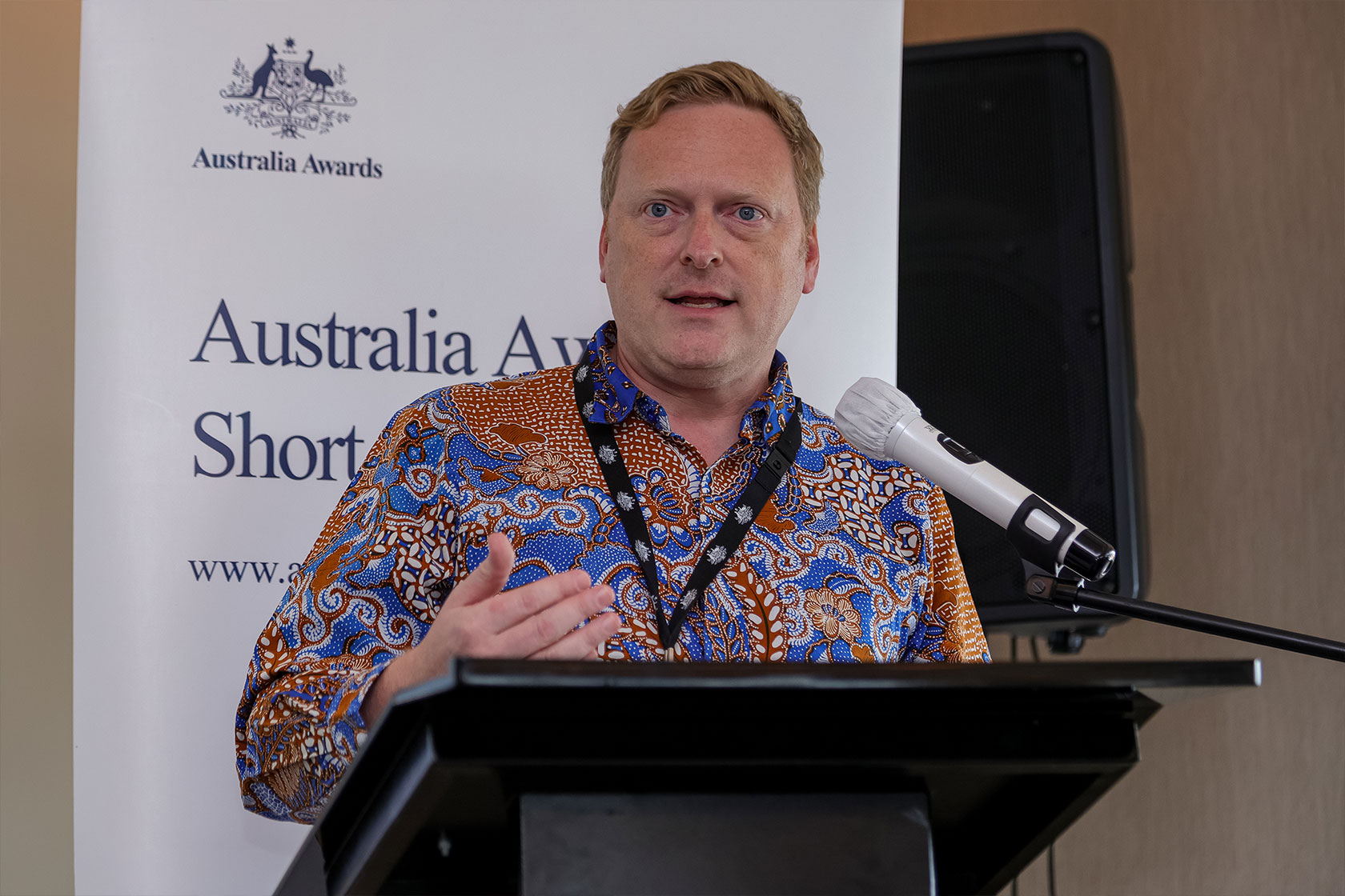 Mr Simon Anderson, Counsellor for Economics and Trade at the Australian Embassy Jakarta, inspires participants with insightful remarks during the networking luncheon.