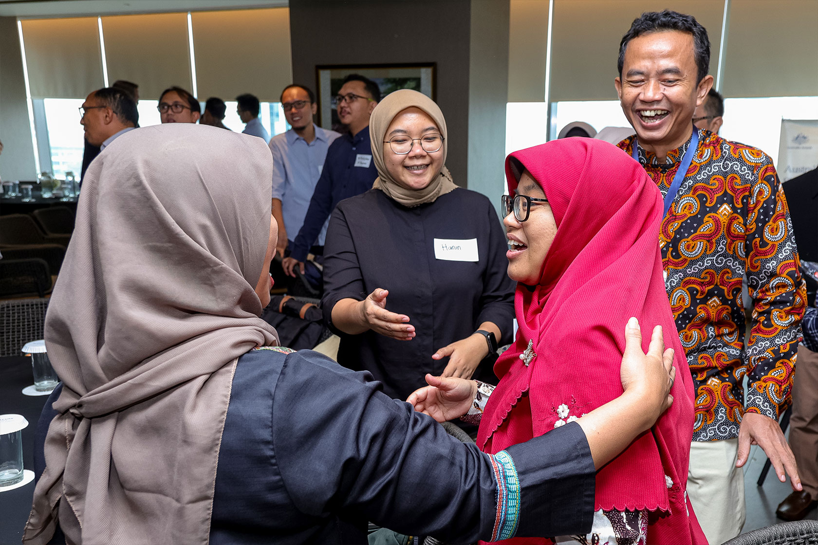 Course participants forge new connections and network during the luncheon, strengthening bonds for future collaborations.