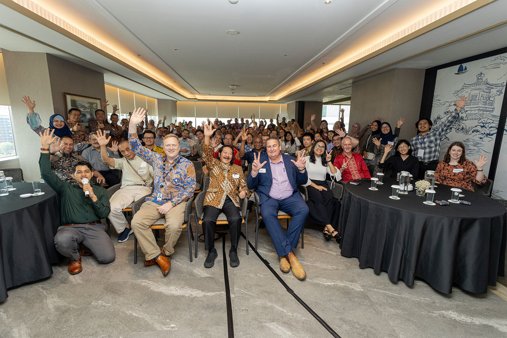 Celebrating connections and knowledge exchange: Participants from Australia Awards Short Courses and Indonesian and Australian institutions come together at a networking lunch to foster collaboration.