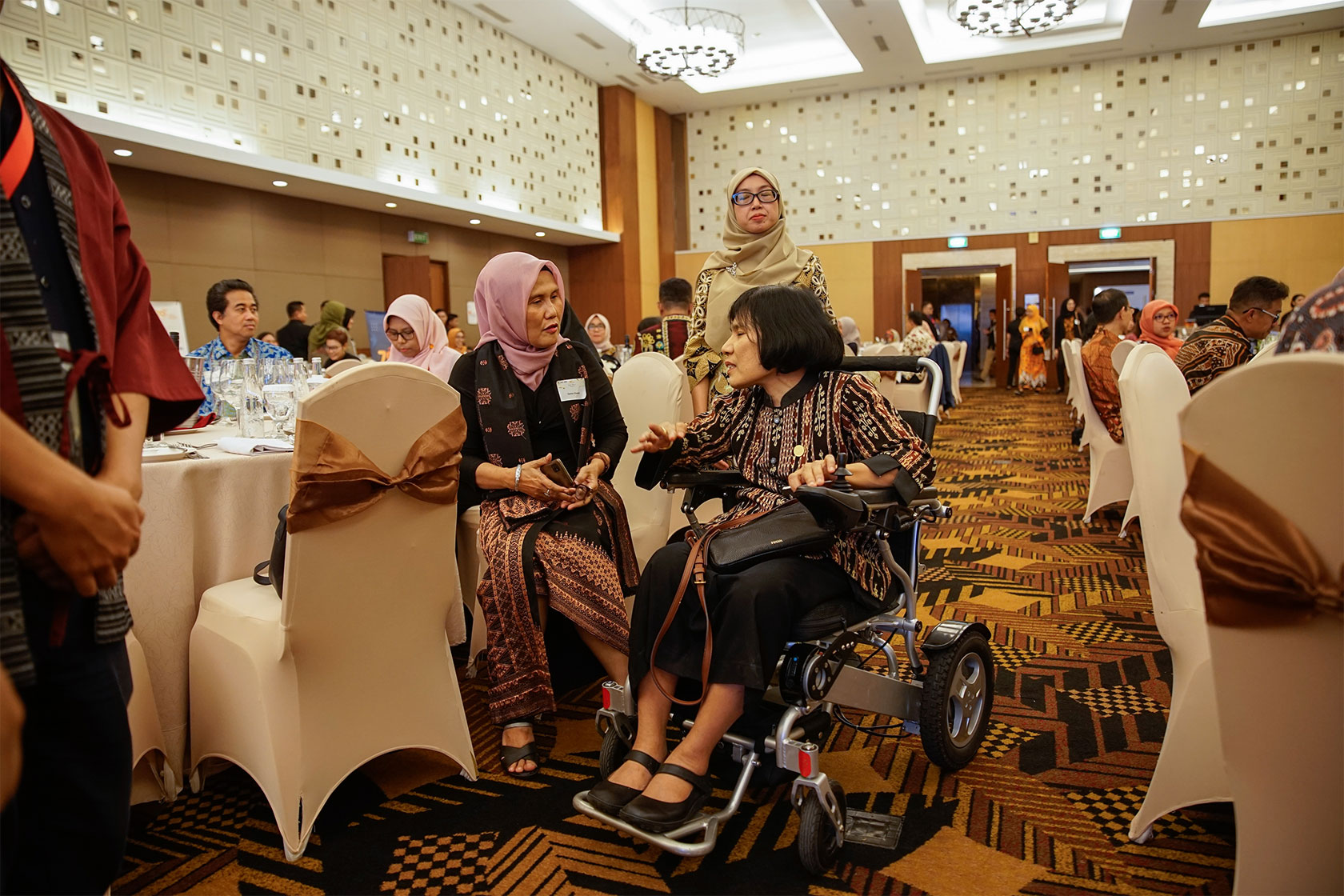 A distinguished alumna, Eva Rahmi Kasim, the Director of Social Rehabilitation for People with Disabilities, Ministry of Social Affairs, graces the Yogyakarta Gala Dinner.