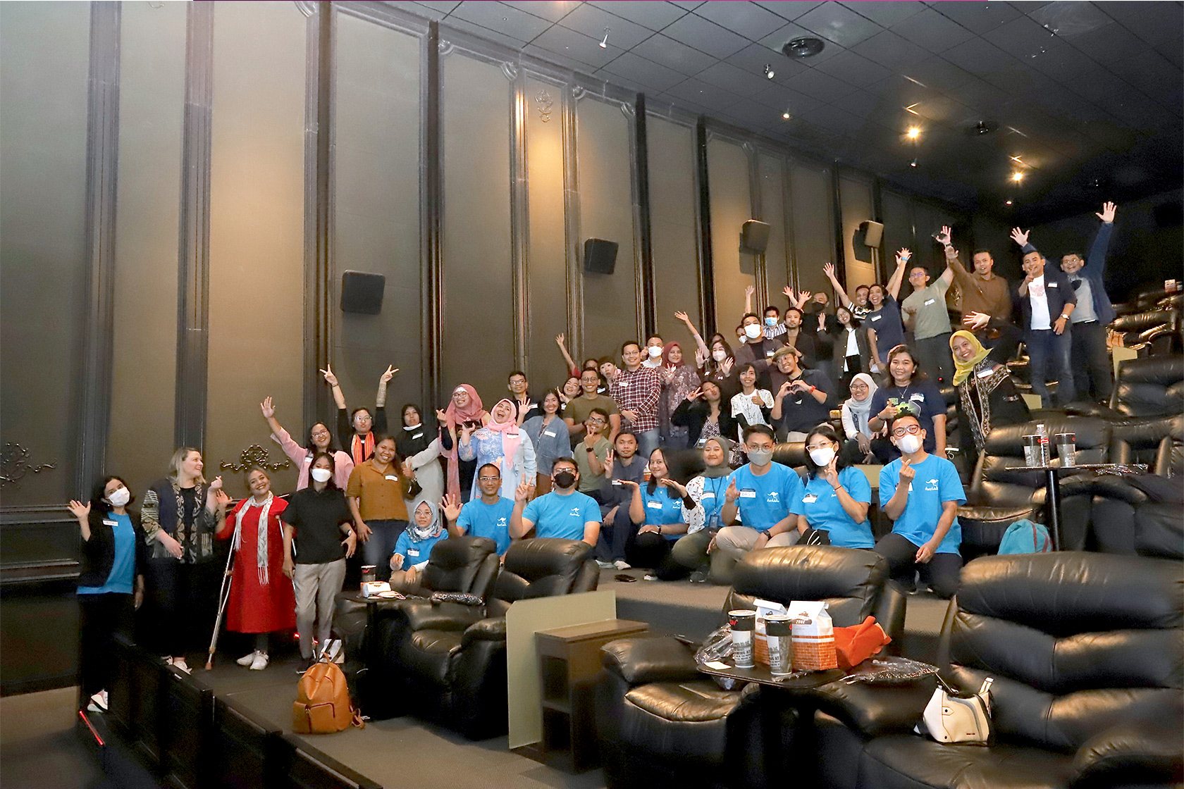 All "Nobar" participants and the event committee took a picture before the film screening started.