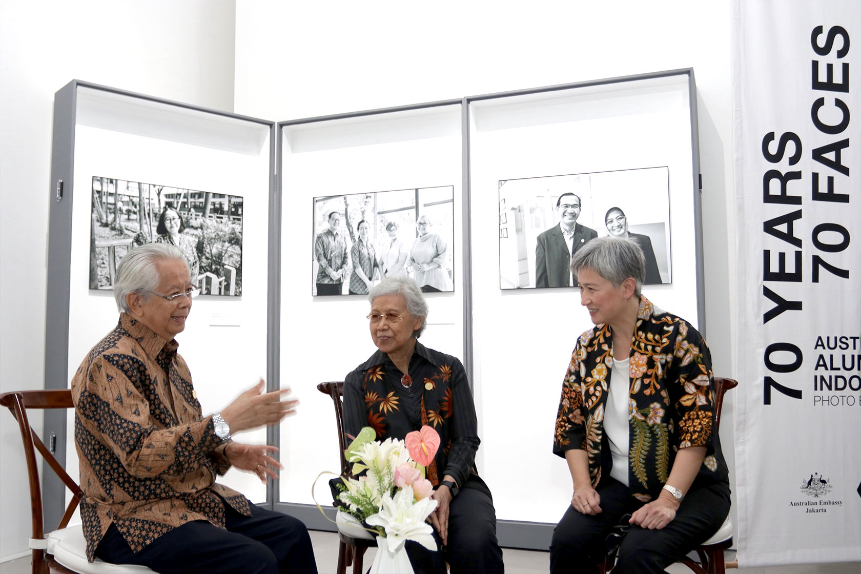 The Australian Minister for Foreign Affairs engages in a delightful conversation with two original Colombo Plan scholars, Dr Jonathan Parapak and Dr Koesmarihati Koesnowarso.