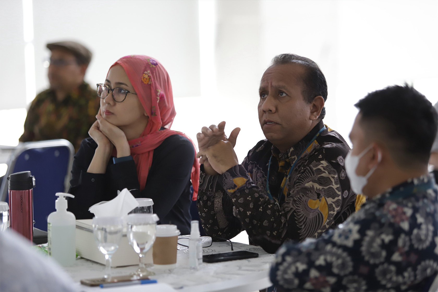 Short course participants discuss how to manage the university's internationalisation, financial management and IT.