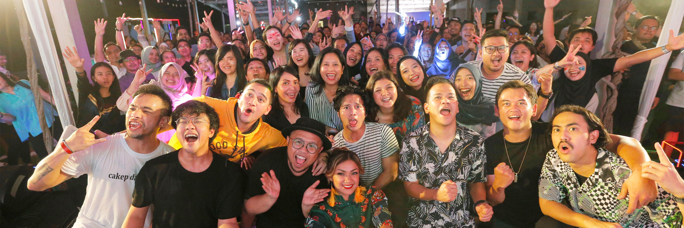 Over 500 Australian alumni are entertained by the talents of an Australian eclectic singer, Indonesia’s famous bands and a special stand-up comedy at the Gig on the Green 2019 in Jakarta.