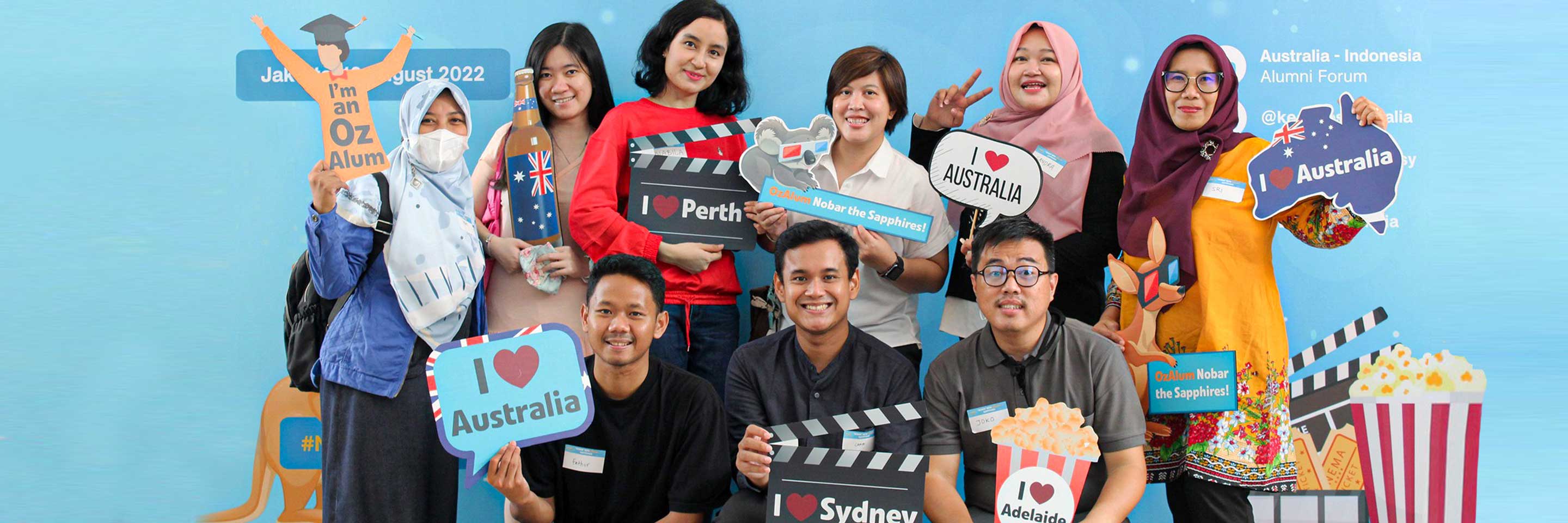 Hundreds of Australian alumni attend "Nobar" with OzAlum for a special screening of "The Sapphires", a joyous musical drama that tells the story of four talented Australian indigenous women finding their voices and places in the world
