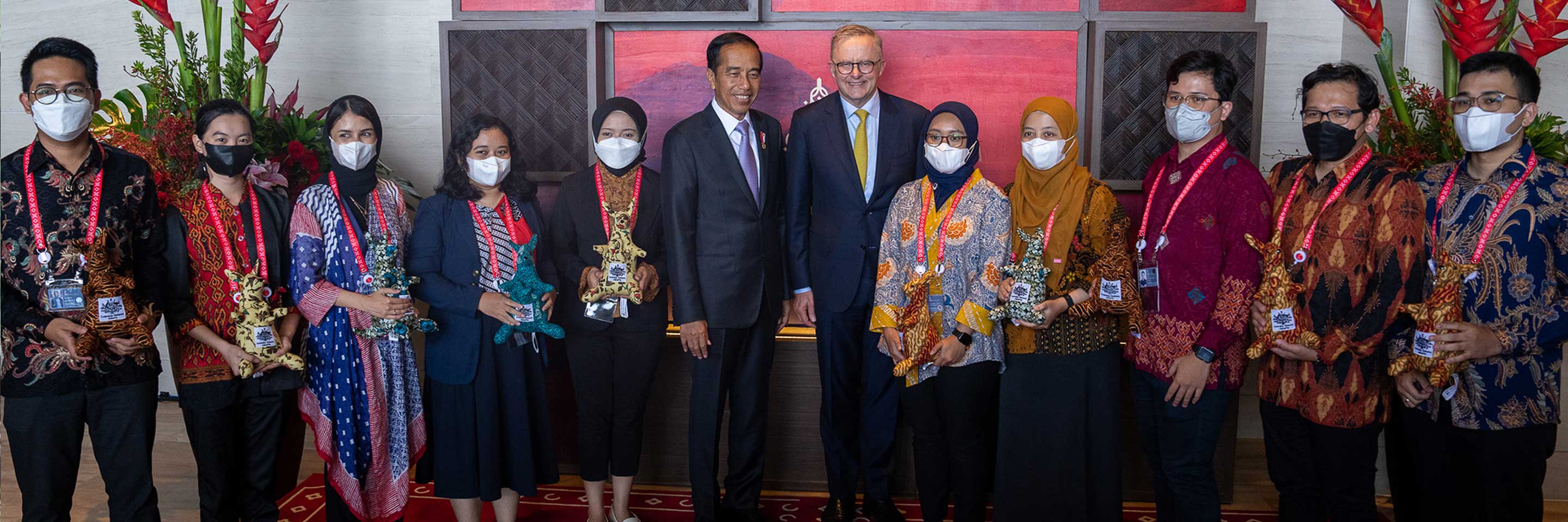 Recipients of the G20 “Recover Together, Recover Stronger” Scholarships meet with the President of Indonesia and the Prime Minister of Australia during the G20 Summit in Bali. These scholars will pursue postgraduate studies at Australian universities in a