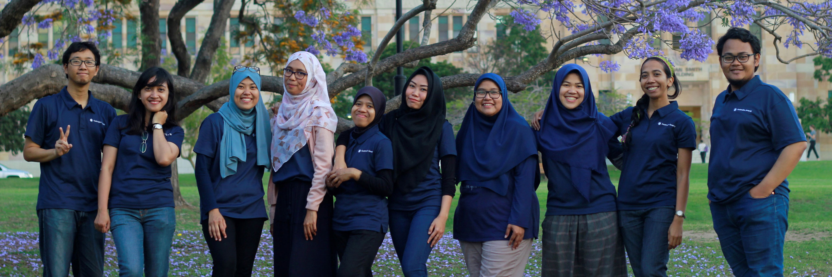 Australia Awards scholars from Indonesia enjoy the beginning of spring under Australia's jacaranda trees dotted with vibrant purple blossom. Jacarandas usually bloom around October in Australia.