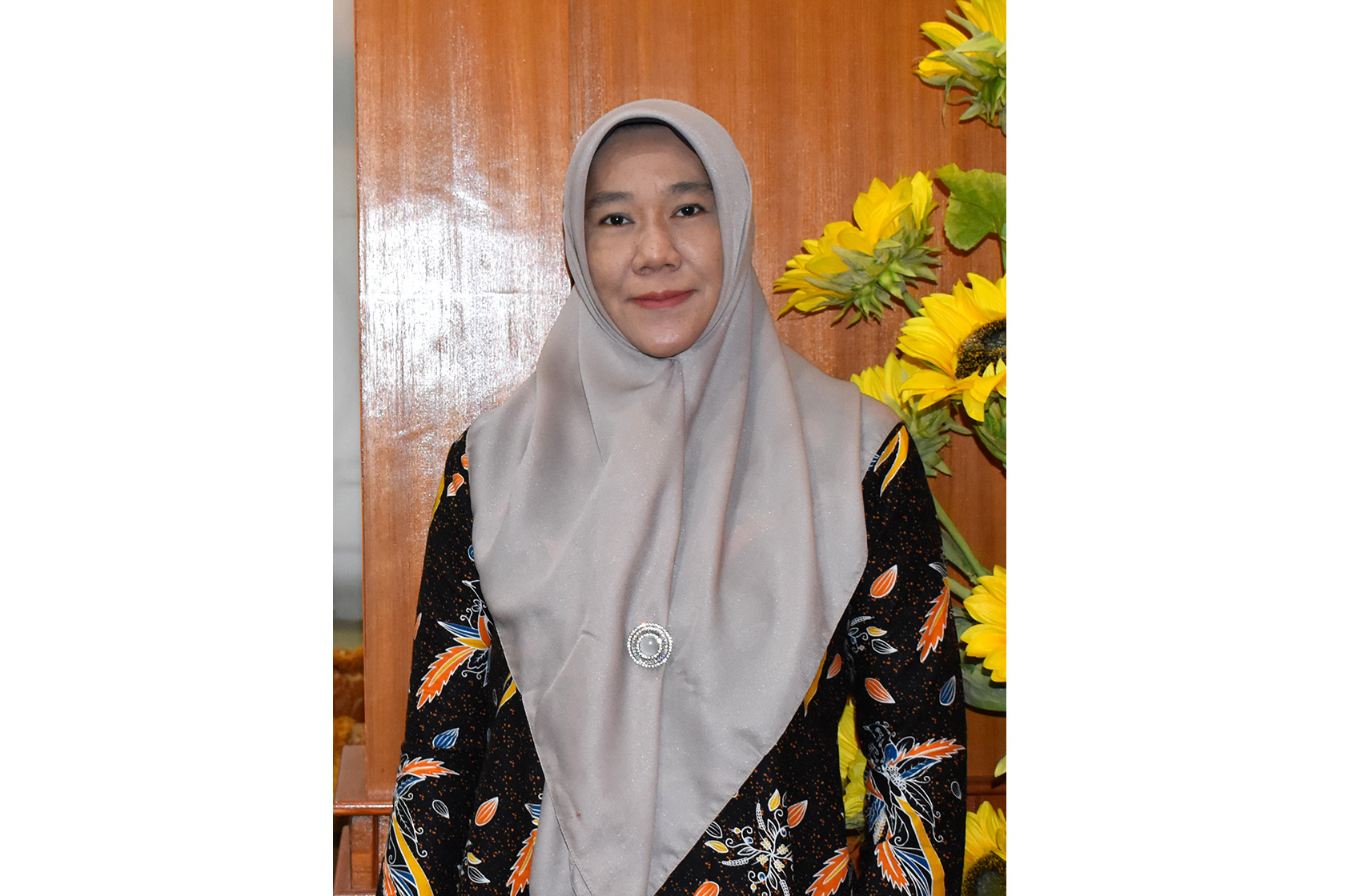 a picture of Fitri Zakiah, an Australia Awards Split-Site Masters Program alumna.