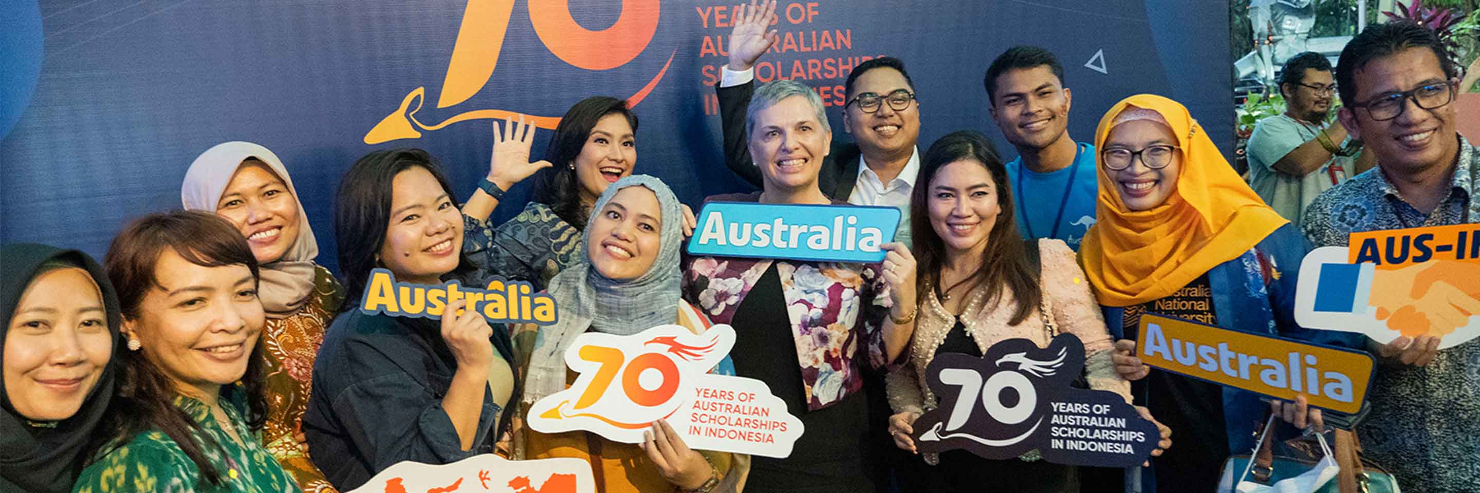 Amidst the excitement of the "70 Years of Australian Scholarships in Indonesia" campaign launch, the alumni have the delightful opportunity to capture a memorable wefie with the Australian Ambassador to Indonesia.